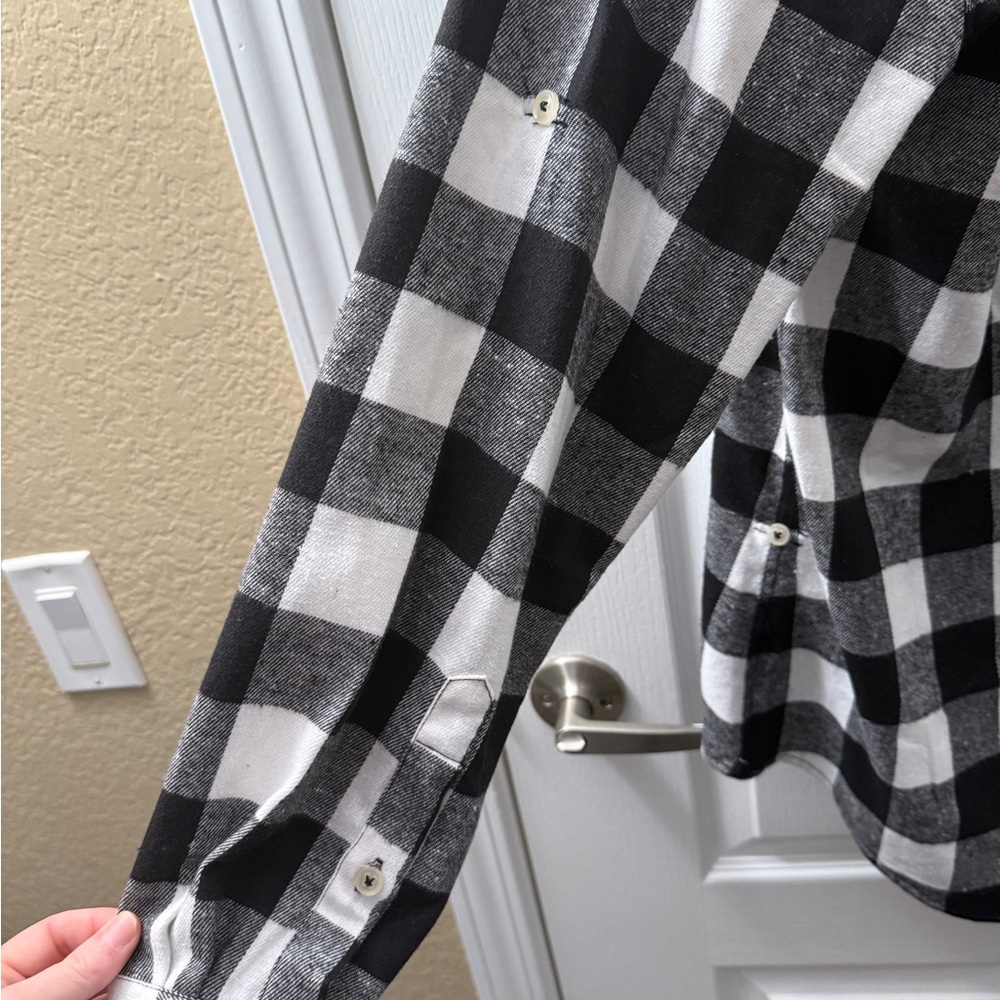 Black and White Plaid Button-Down Shirt - Picture 4 of 4